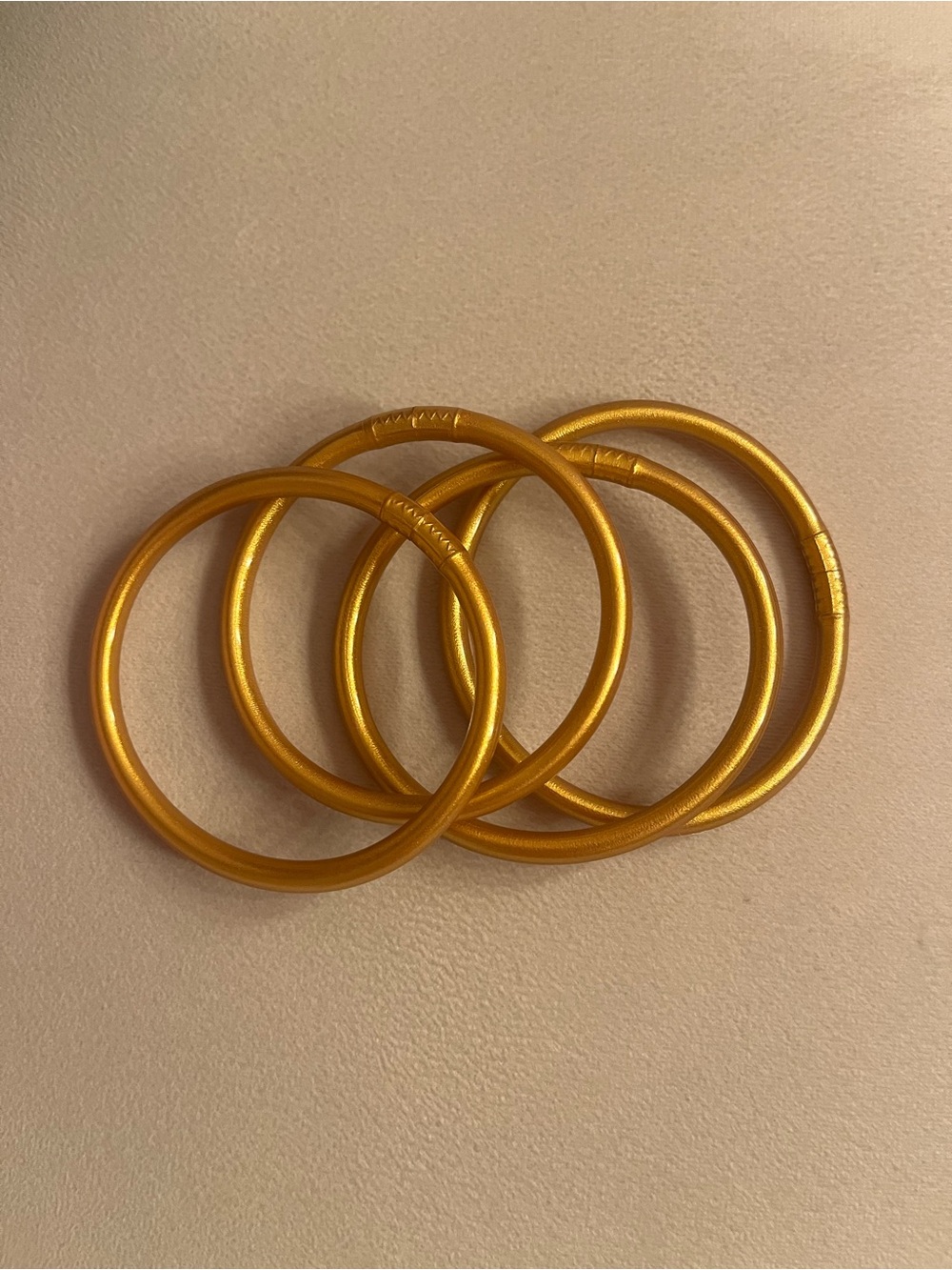 Set of 4 gold bangle bracelets